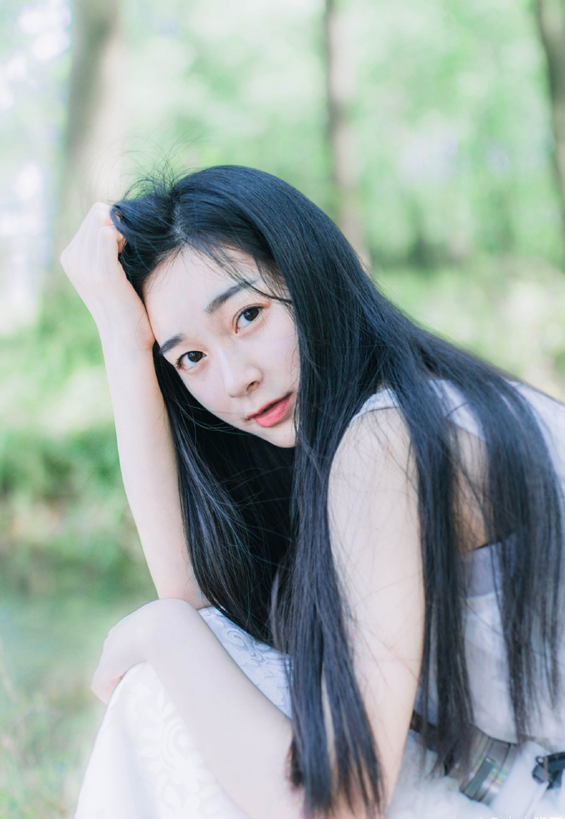 现在的人，你跟他说真话，他以为你说假话;你跟他说假话，他以为你说笑话;你跟他说笑话，他竟然当真了。